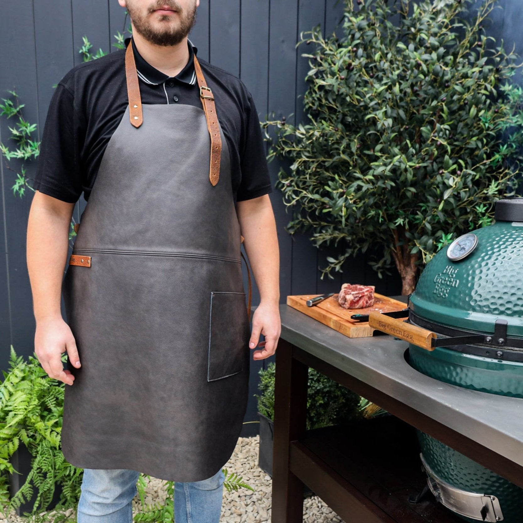 Big Green Egg Deluxe Leather Apron with Jute Bag - Image 3